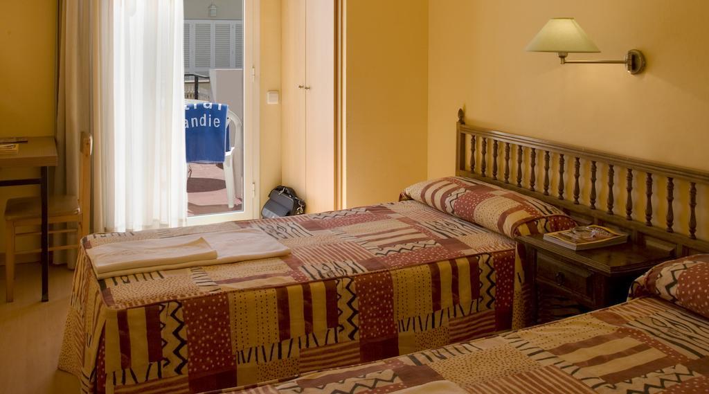 Hotel Central Normandie Sitges Zimmer foto